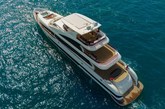 Dubai Harbour Super Yacht Experience With Live Station & Drinks - Group Size and Capacity