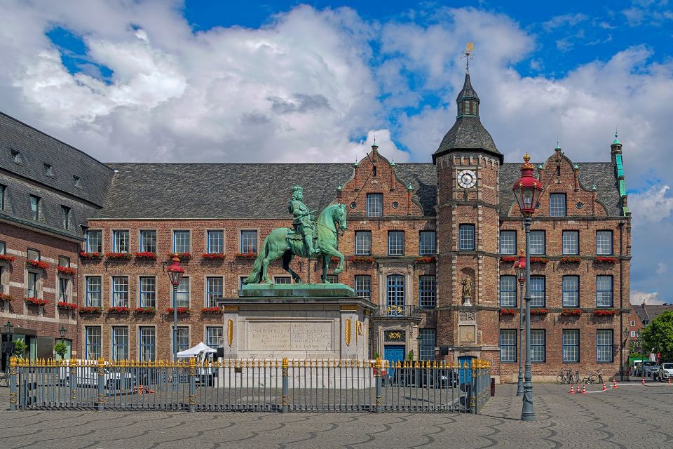 Düsseldorf: Classic City Segway Tour - Segway Ride Experience