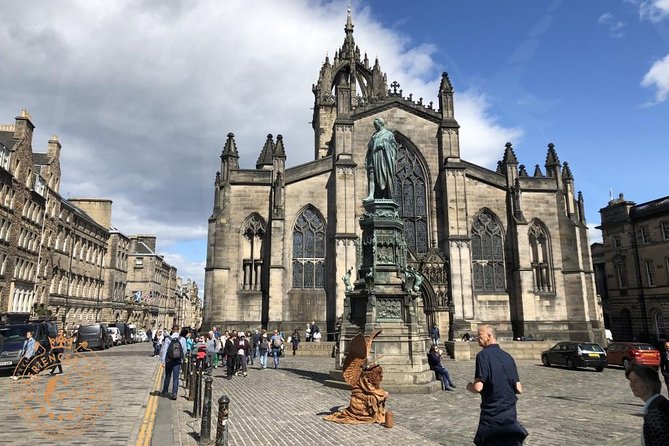 Edinburgh Full-Day Guided Private Tour in a Premium Minivan - Bottled Water Provided