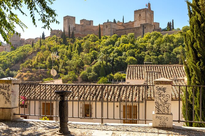 Granada Scavenger Hunt and Sights Self-Guided Tour - Exploring at Your Own Pace