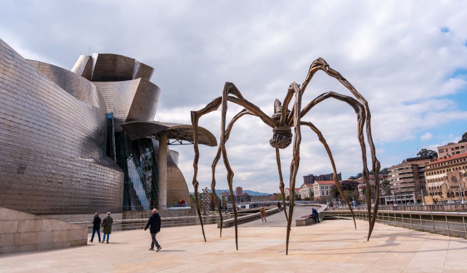 Guggenheim Museum Bilbao Private Tour With Official Guide - Feedback From Previous Visitors