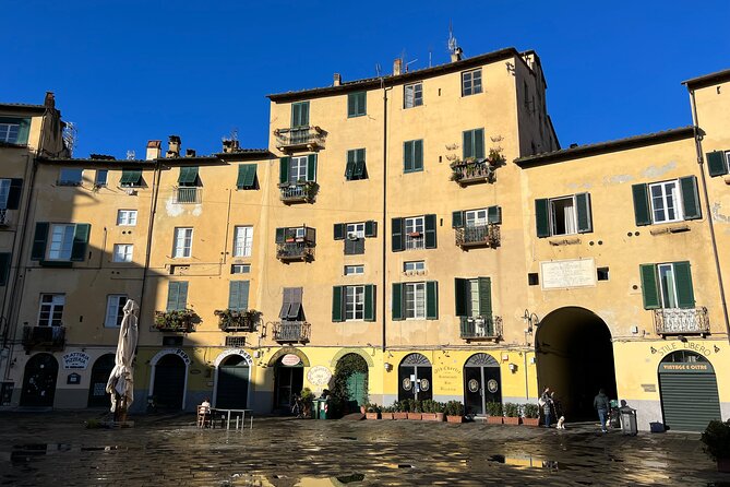 Highlights of Lucca Small Group Guided Tour - Engaging Local Guides