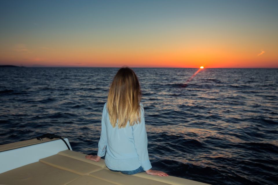 Hvar: Sunset and Pakleni Islands With a Speed Boat - Weather Policy