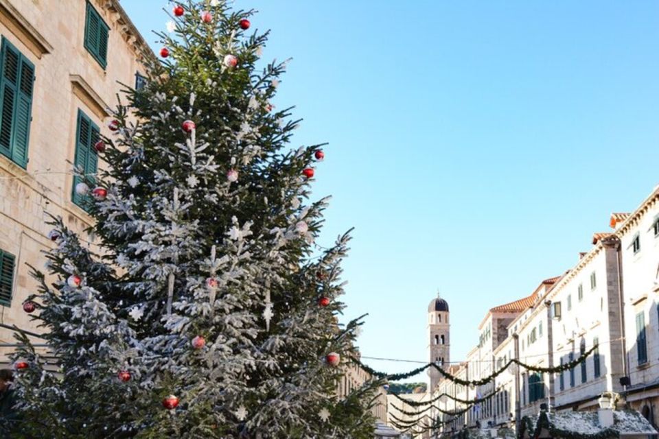 Inspiring Christmas in Dubrovnik - Walking Tour - Discovering Historic Fountains