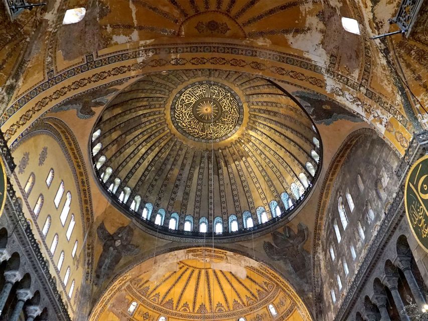 Istanbul's Legendary Mosques: Blue Mosque and Hagia Sophia - Exploring Historical Places