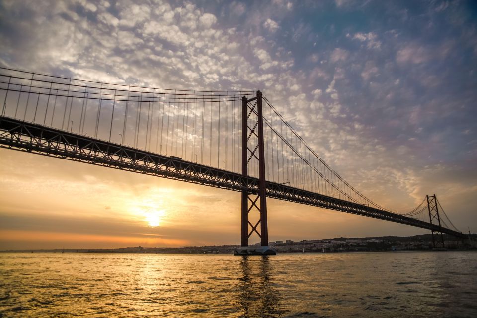 Lisbon: Disco Night Cruise With DJ and Open Bar - Meeting Point and Accessibility