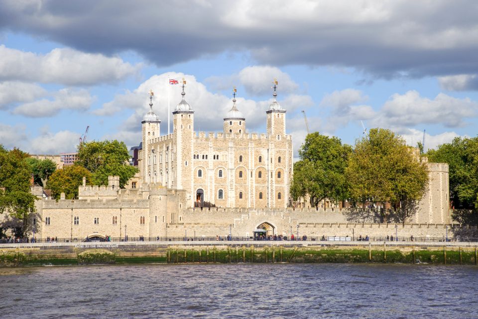 Magic of London Tour With Afternoon Tea at Harrods - River Thames Cruise