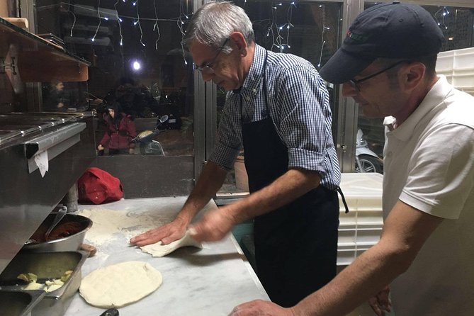 Naples: Premium Pizza-Making Class at a Pizzeria - Enjoying the Meal