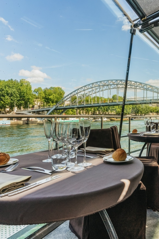 Paris: 2-Hour River Seine Lunch Cruise - Dress Code and Accommodations