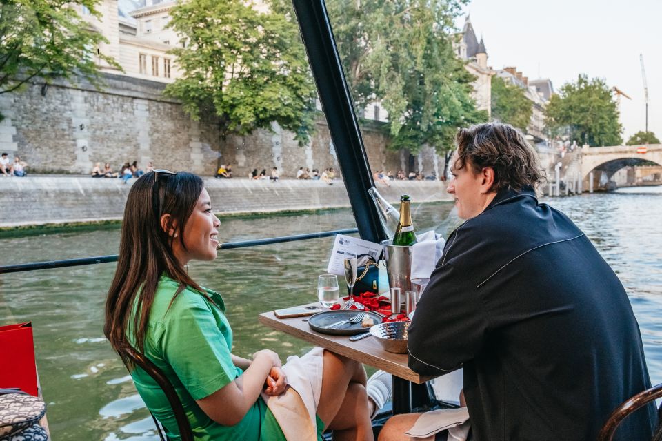 Paris : 3-Course Gourmet Dinner Cruise on Seine River - Champagne and Coffee Included