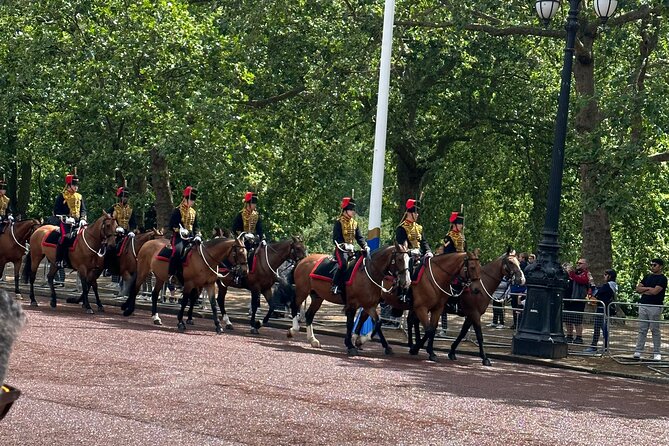 Royal English Walking Food Tour With London Food Tours - Tour Group Size