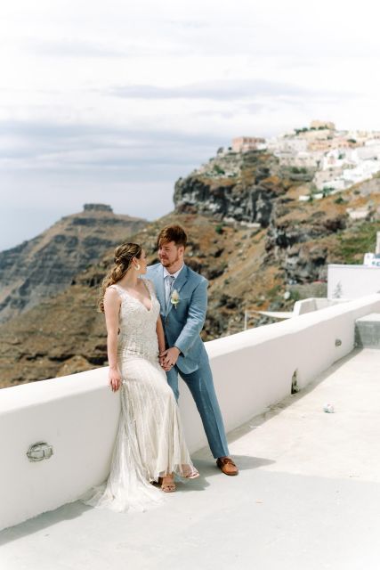 Santorini: Exclusive Personalized Photoshoot Session - About the Photographer