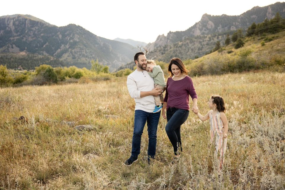 Scenic Mountain Photoshoot in Boulder, Colorado - Picturesque Flatiron Mountain Backdrop