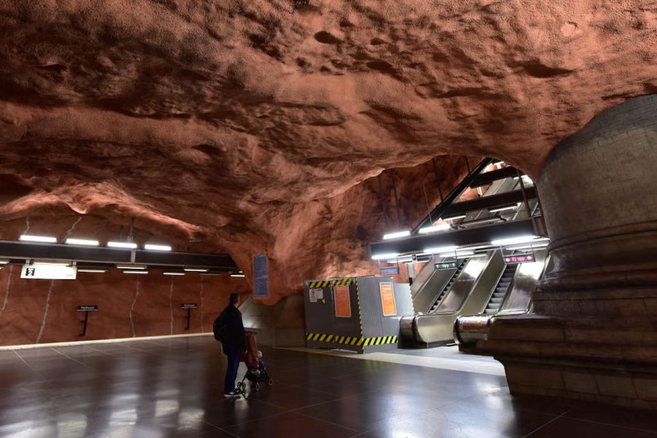 Stockholm Metro Tour - Transferring to the Green Line