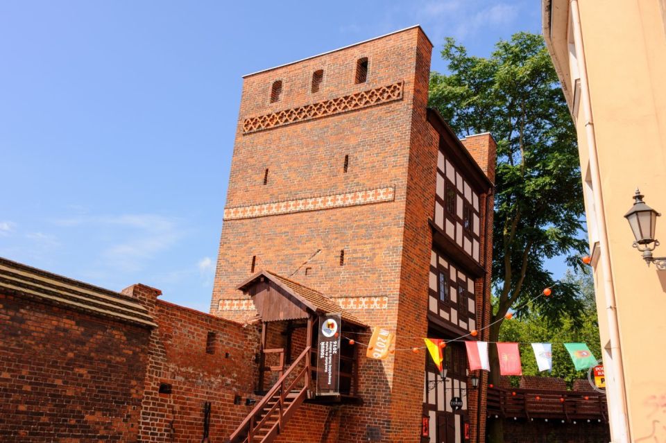 Torun Copernicus Trail and Old Town Private Walking Tour - Historical Paths and Monuments