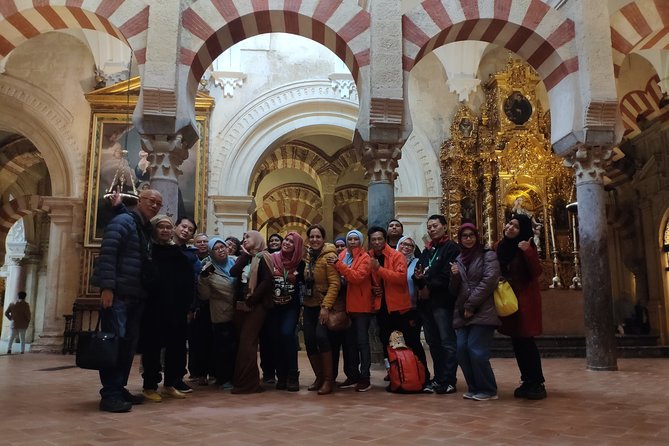 Visit Cathedral Mosque With Official Guide. Small Groups - Guided Tour Experience