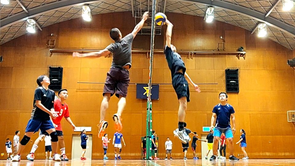 Volleyball in Osaka & Kyoto With Locals! - Language Options