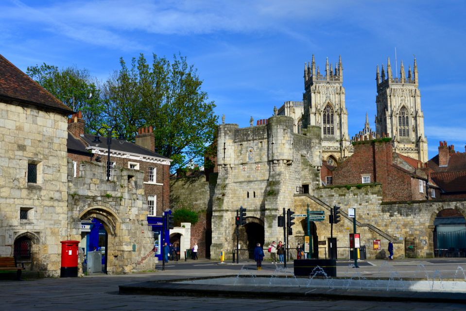 York: 1-Hour Small Group Evening Walking Tour - Exploring Yorks History