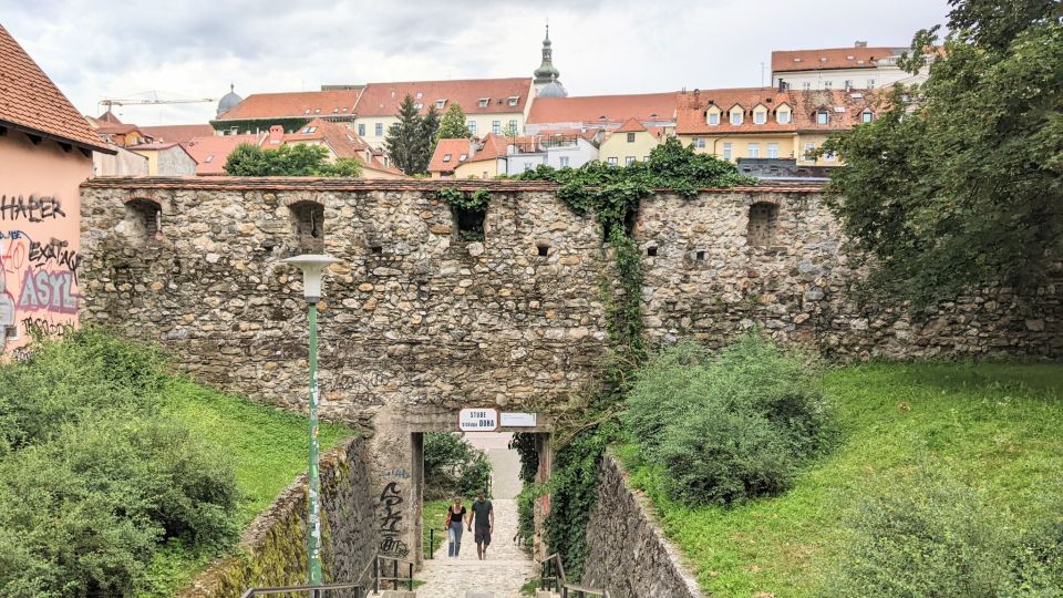 Zagreb: Highlights and Idyllic Places Self-guided Walk - Discovering Historic Landmarks