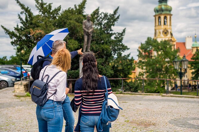 1-Hour Introductory Tour of Prague Castle With Fast-GET Admission Ticket - Guided Commentary and Self-Exploration