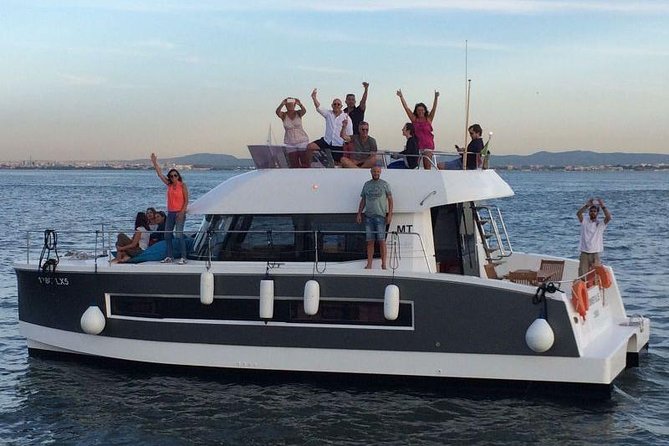 1H Power Catamaran up to 18 People in Lisbon - Personalized and Luxurious Experience