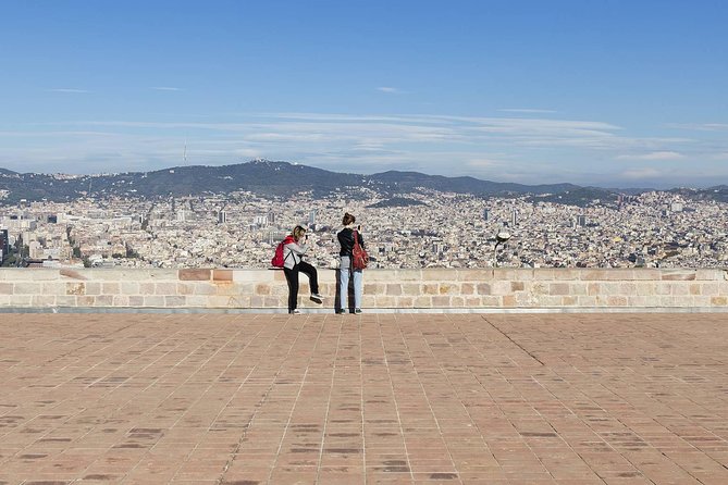 Barcelona Best Views: Old Town, Cable Car, Montjuic Castle & Magic Fountain Show - Witnessing the Magic Fountain Show