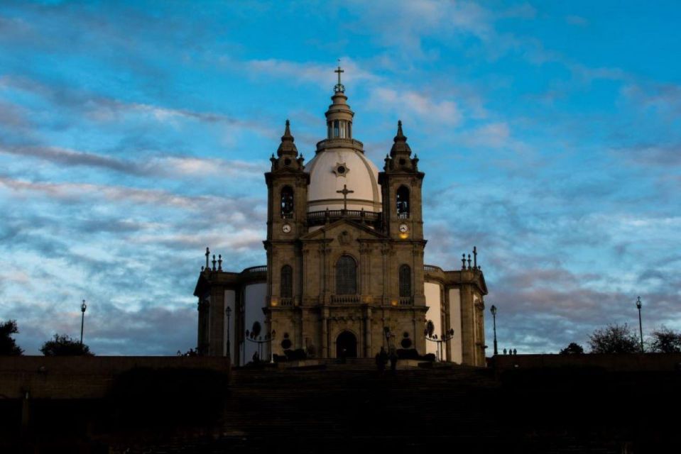 BRAGA: BRAGA SEDAN HD TOUR - Itinerary: Braga Cathedral, Porta Nova Arch, and Santa Barbara Garden