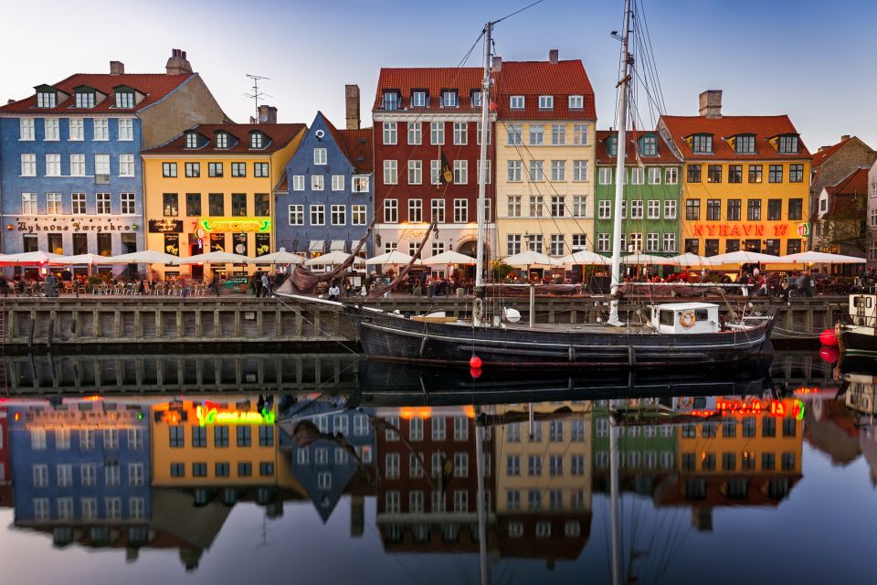 Copenhagen: 3-Hour City Tour With Rosenborg Castle Ticket - Language Options