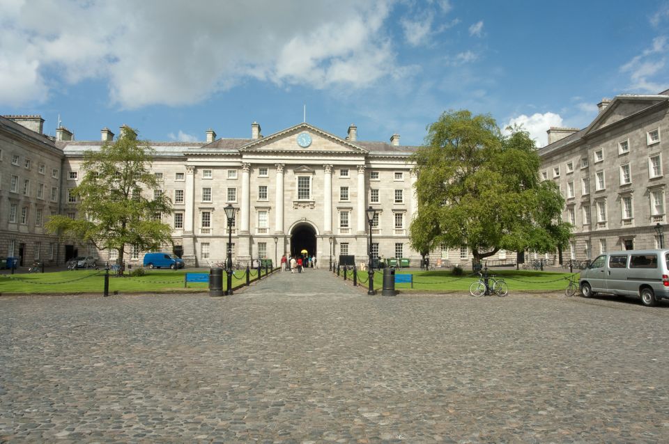 Dublin: Fast-Track Book of Kells Ticket & Dublin Castle Tour - Tour Experience