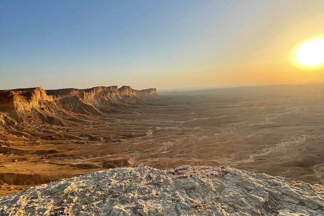 Edge of the World Tour Including Dinner and Hike From Riyadh - Group Size and Safety