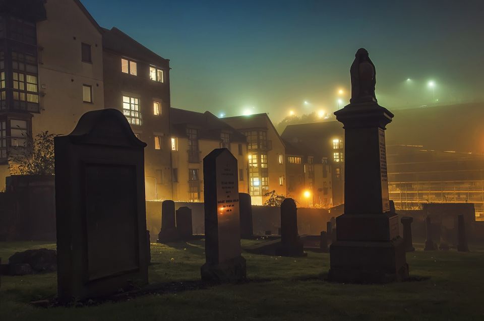 Edinburgh: The Dark Side Walking Tour - Tour Itinerary