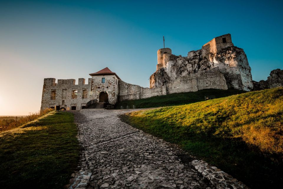 From Krakow: Trail of the Eagles' Nests Private Day Tour - Ogrodzieniec Castle