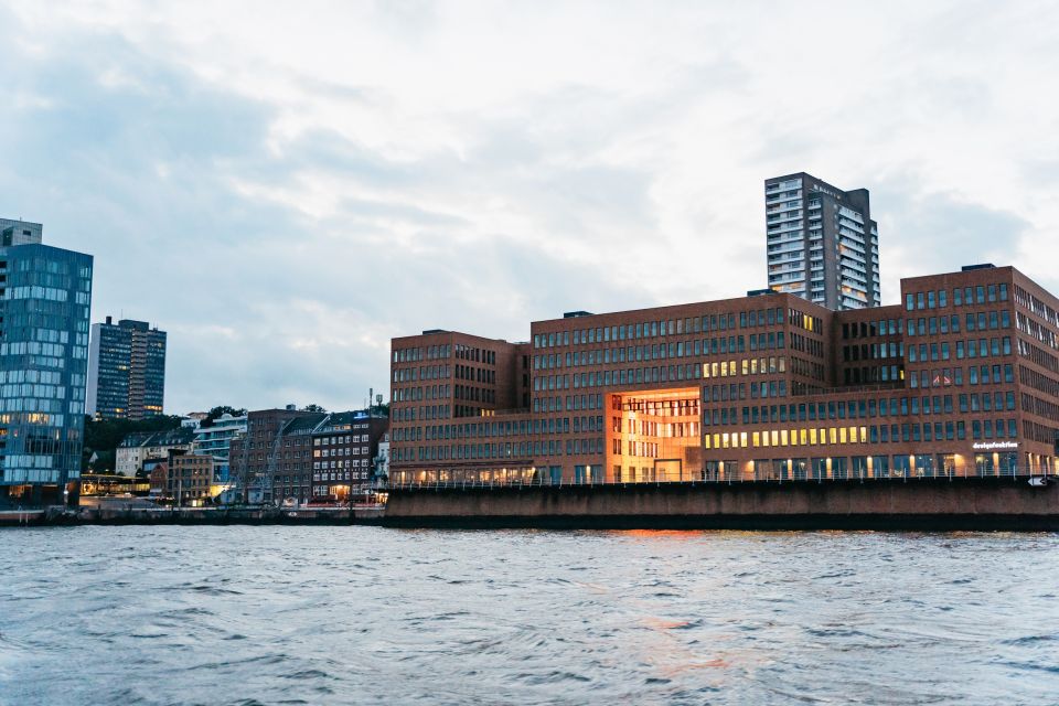 Hamburg: 90-Minute Evening Lights Harbor Cruise - Relax and Enjoy the Atmosphere