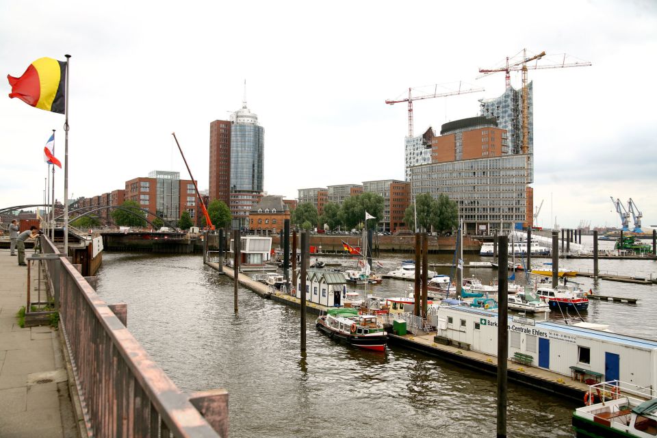 Hamburg: Line F Hop-On Hop-Off Bus City Tour - Exploring Hamburgs Iconic Landmarks