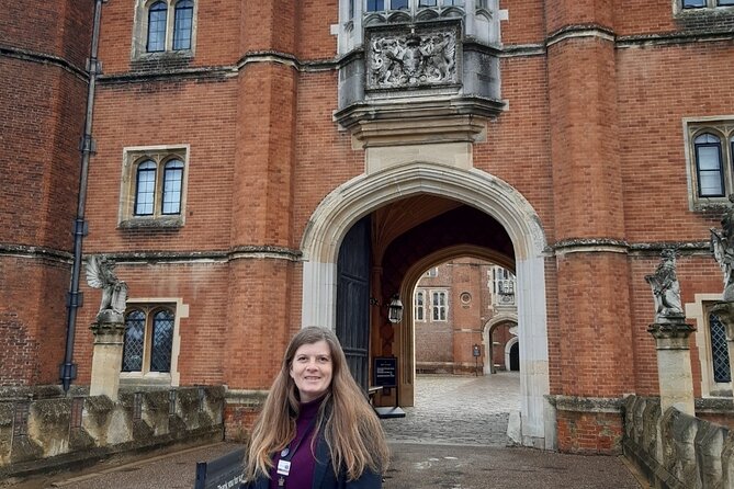 Hampton Court Palace Private Tour With an Accredited Expert Guide - Booking and Cancellation