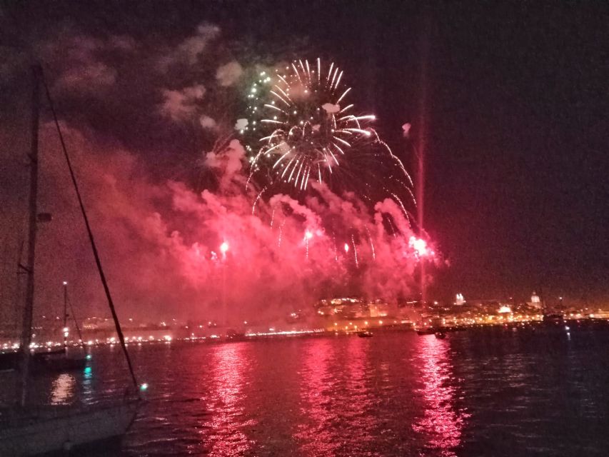 Lisbon: New Years Eve Tagus River Cruise With Open Bar - Fireworks Display Over the River