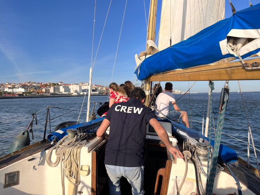 Lisbon: Private Sunset Sailboat Tour With Welcome Drink - Recap