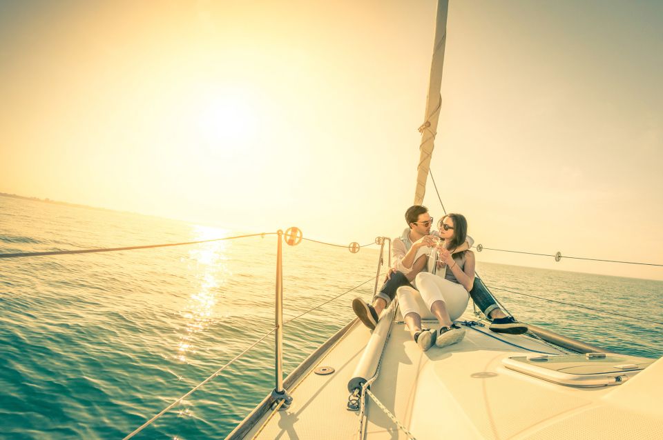 Lisbon: Private Sunset Sailing Tour With Champagne - Iconic Lisbon Sights