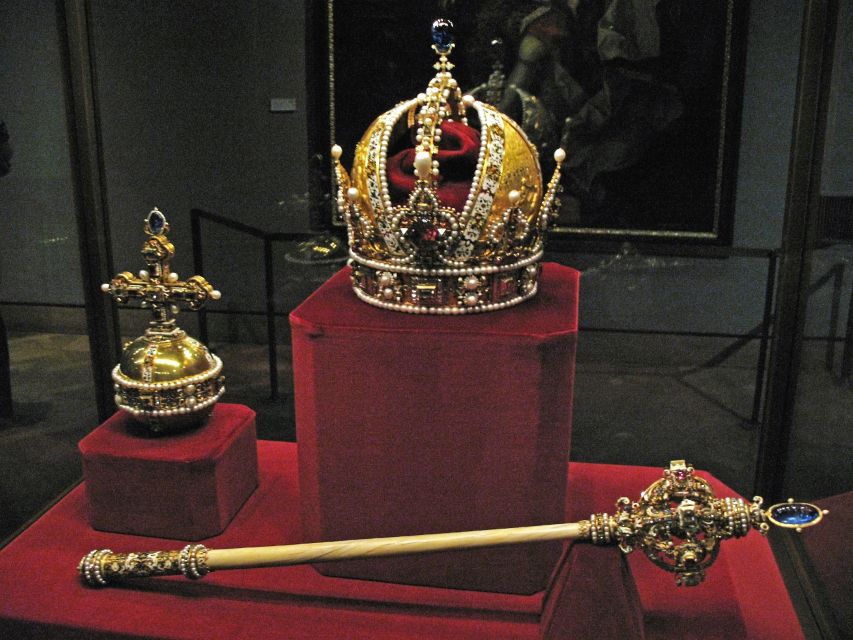 London: Tower of London and Crown Jewels Easy Access Tour - Frequently Asked Questions