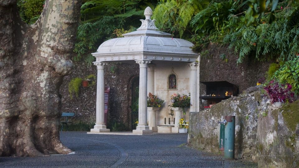 Madeira: Private Monte Tour by Cable Car With Transfer - Visiting the Church of Monte