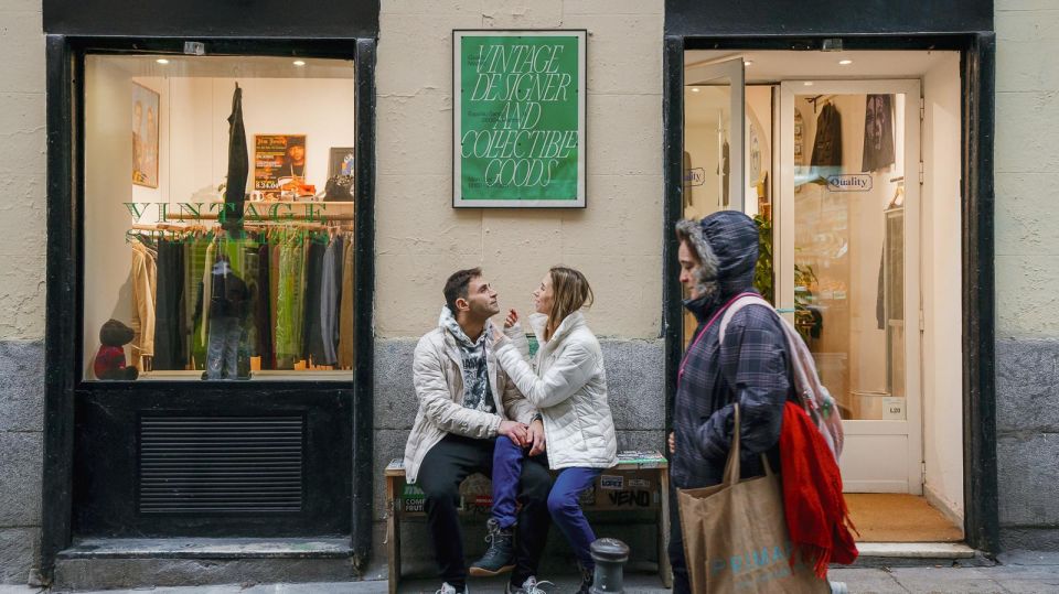 Madrid Love Story: Photography Session for Couples - Photo Delivery and Sharing