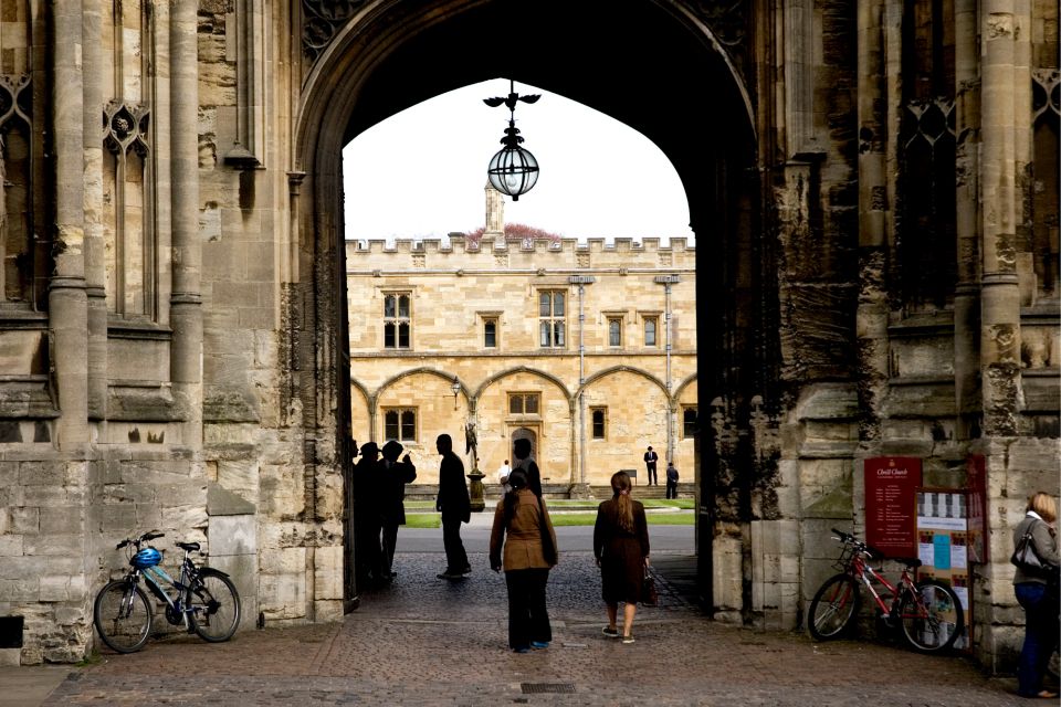 Oxford: Discovery Walk & Reading Walking Tour - Navigating the City