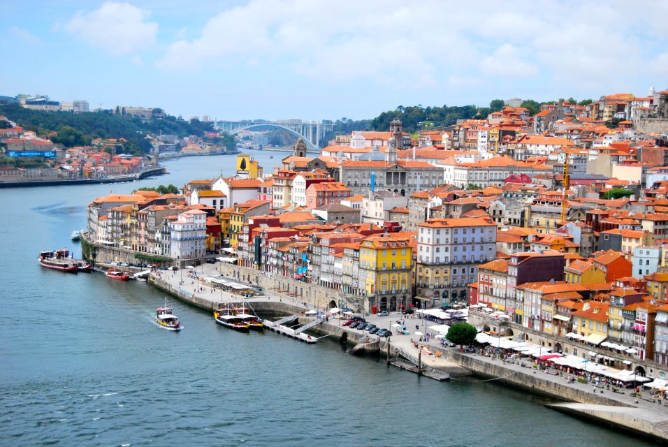 Photo Tour Porto: Walking Tour With Professional Photoshoot - Finishing at St Francis Church