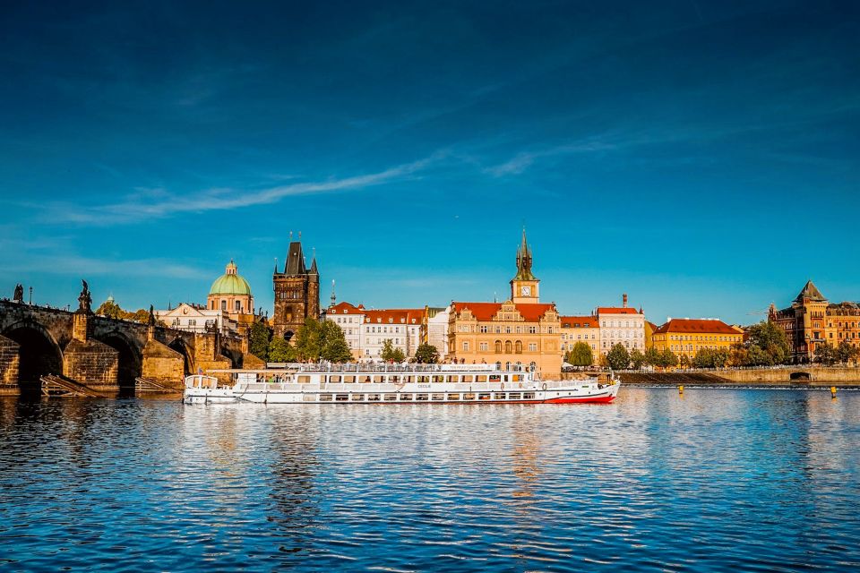 Prague: Vltava River Night Cruise With Buffet - Customer Ratings and Feedback