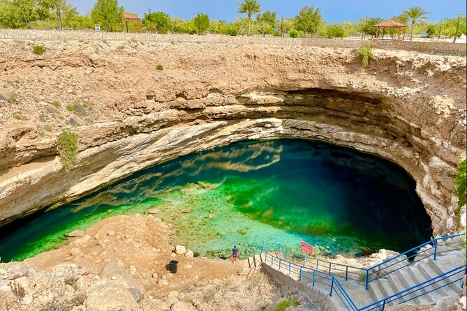 Private Full-Day Wadi Shab and Bimmah Sinkhole Tour - Discovering Bimmah Sinkhole