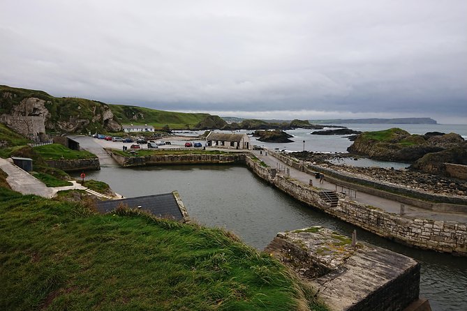 Private Giants Causeway and Antrim Coast Tour - Discovering Seaside Castles