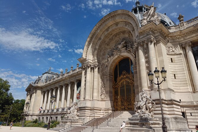 Sightseeing Tour of Most Iconic Parisian Monuments (Rickshaw) - Guided Sightseeing Experience