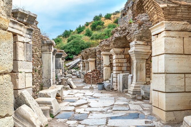 SKIP-THE-LINE: BEST-SELLER PRIVATE EPHESUS TOUR for Cruise Guests - Local Dining Experience