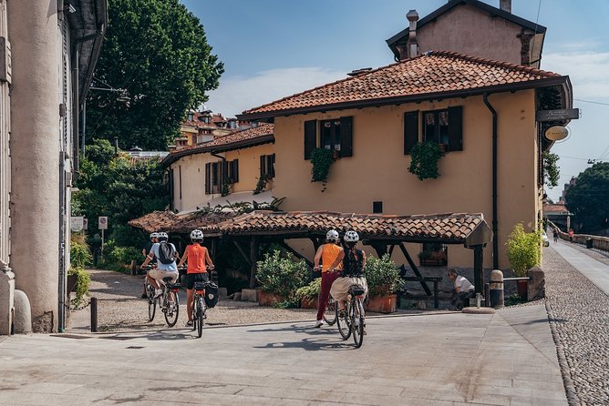 Small-Group Milan Highlights E-Bike Tour - Guided Tour Experience