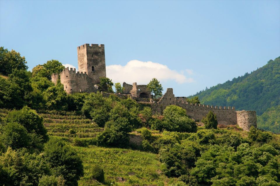 Vienna: Wachau Valley Private Kayak and Wine Tour - Exploring Durnstein